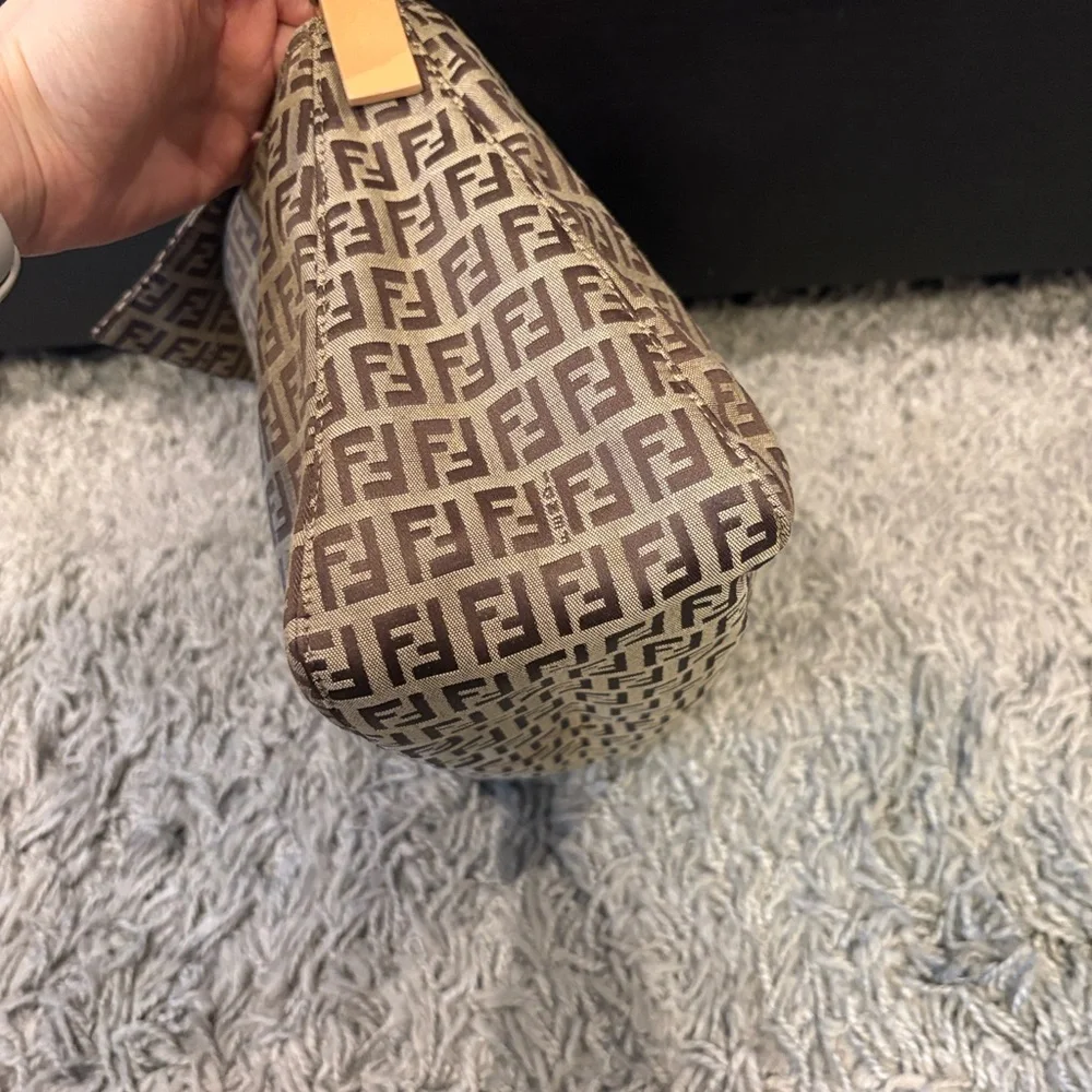 FENDI Zucca Mama Baguette Beige and tan - Picture 9 of 16